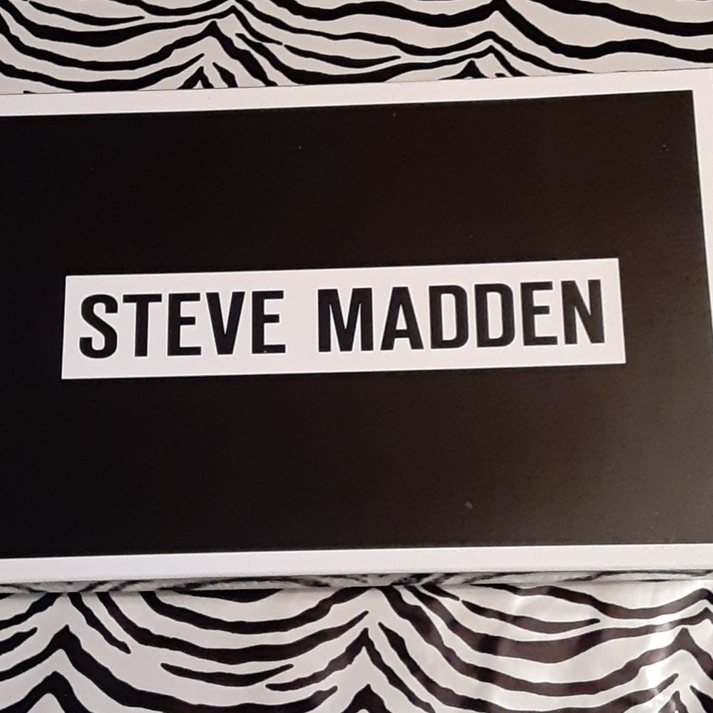 STEVE MADDEN POM HAT AND CROSSBODY BAG SET - Picture 11 of 11